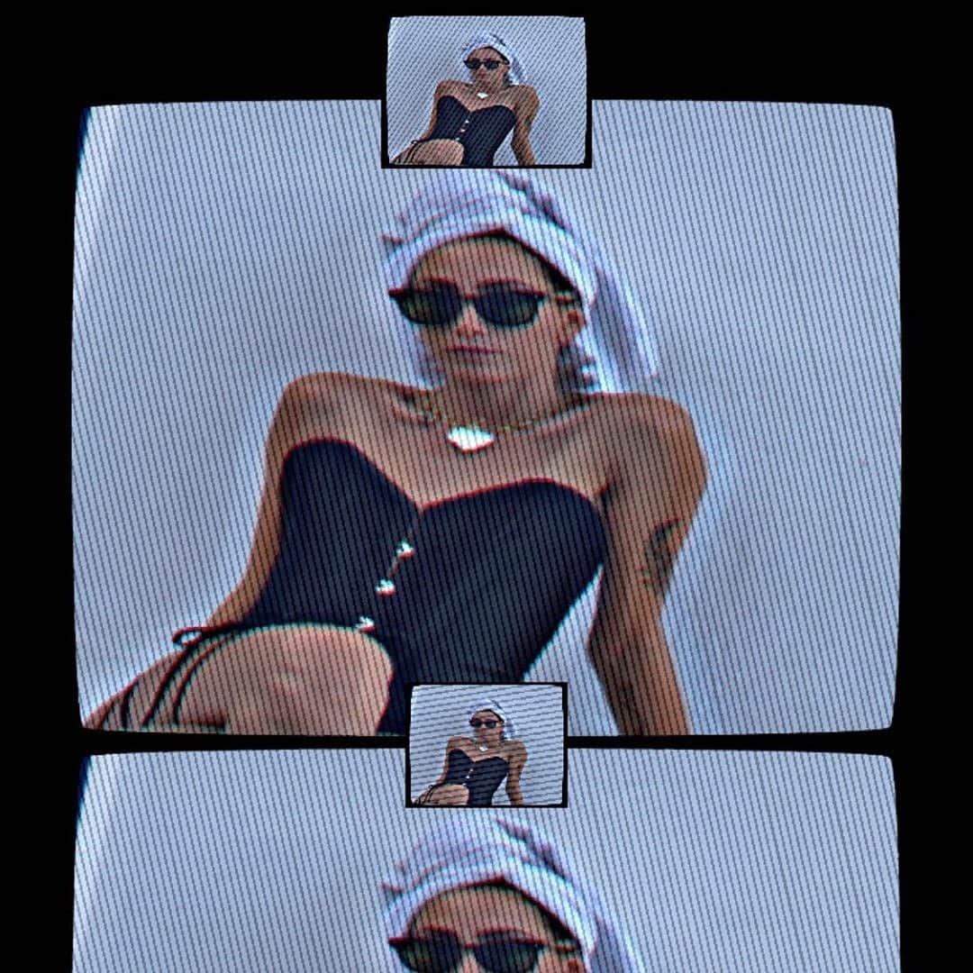 Agent Provocateurさんのインスタグラム写真 - (Agent ProvocateurInstagram)「Explore life through a lens with @kate.dell. Playfully blend your lingerie and outerwear wardrobes with key, classic pieces like our iconic corsets.  #AgentProvocateur #FearlessFemininity #2020Woman」10月29日 3時05分 - agentprovocateur