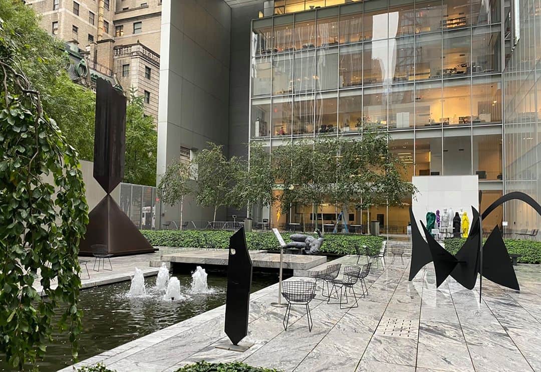 ニューヨーク近代美術館のインスタグラム：「Imagine the pitter patter of the rain hitting the ground in our Sculpture Garden. Feel the mist on your skin. Use your senses to be in the moment—what do you notice?  The #MoMAGarden might be closed today because of the weather, but you can still go on a sensory exploration of it—or in your own imagined oasis—with @markepsteinmd in a guided meditation from our #ArtfulPracticesForWellBeing audio guide. “Find a spot for yourself, settle into your body, close your eyes, and feel how special it is to be here, alive, in possession of your senses, in a human body that’s capable of so much joy.”   🎧 Start listening at the link in our bio. #WednesdayWellness」