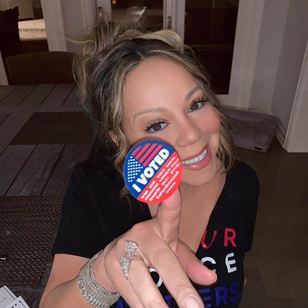 マライア・キャリーさんのインスタグラム写真 - (マライア・キャリーInstagram)「VOTE! 🗳️ #iwillvote #everyvotecounts #womenarevoting #yourvotematters #iamavoter #bidenharris2020」10月29日 8時48分 - mariahcarey