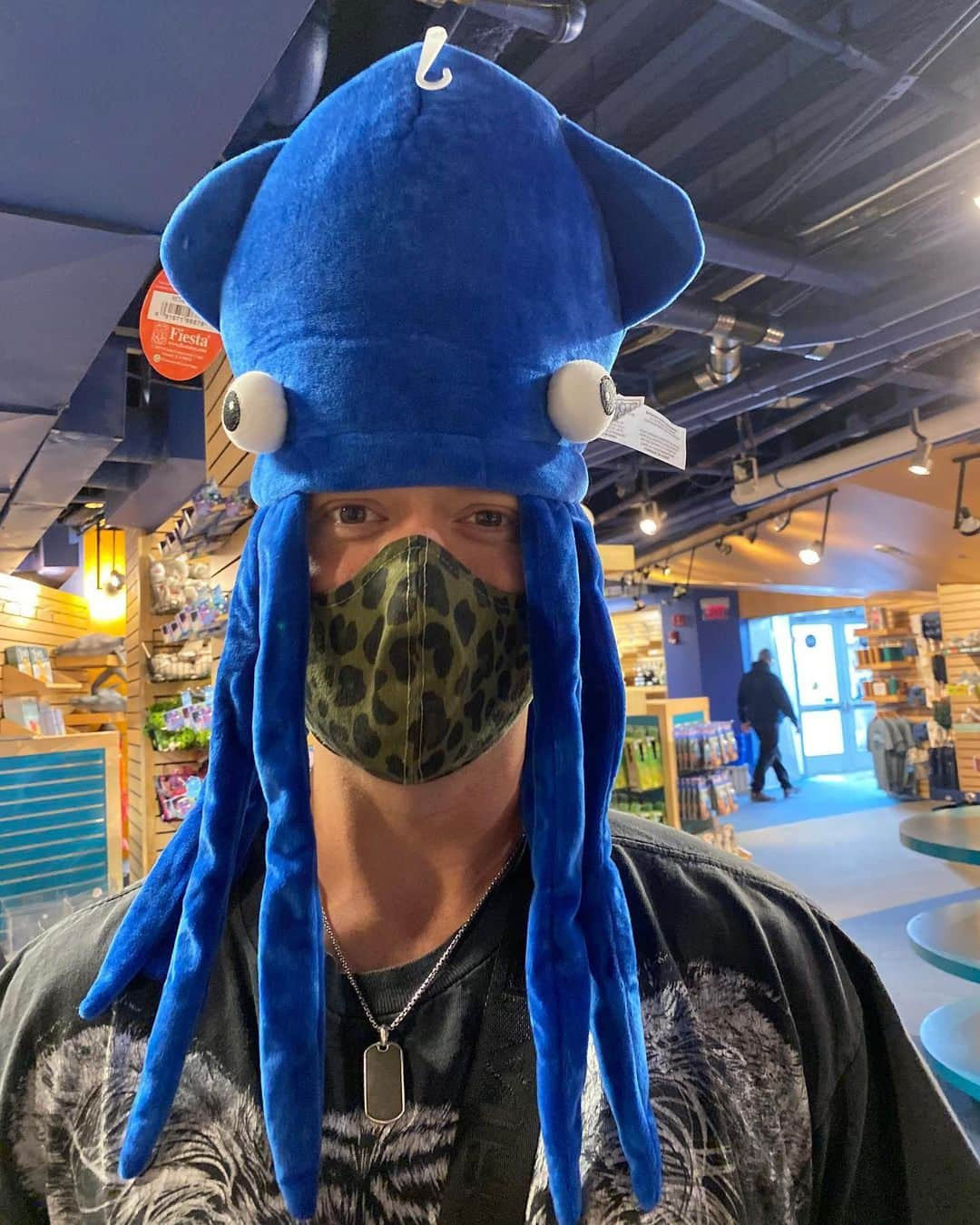 ナッシュ・オーバーストリートさんのインスタグラム写真 - (ナッシュ・オーバーストリートInstagram)「Are you freaking squidding me?!? • Absolutely should’ve bought this hat! • #photocredit @arinlbroderick」10月29日 8時47分 - nashoverstreet