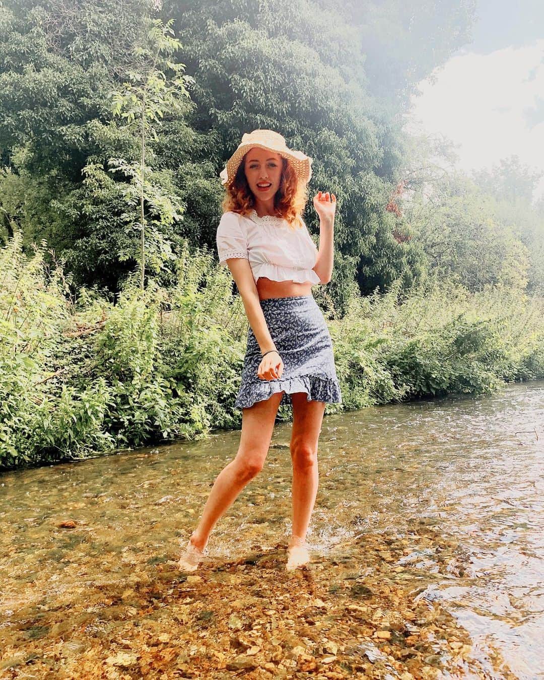 ベッキー・クルーエルのインスタグラム：「welcome if you’re new! 😄👋!! WHO AM I?⁣ ⁣ Thanks so much for the wonderful response to my fetish mining post. It’s a topic I’ve been taking about for a while online and I really want to make as many people aware of it as possible. I appreciate anyone who has shared it or shared their experience with me. 🙏⁣ ⁣ Who am I?⁣ I’m beckii, I’ve been creating content online since I was 12 years old. I live in London, and I founded my own company @pepperstudio.hq which is my day job!⁣ ⁣ When I was a teenager my videos went viral in Japan, and I had a documentary on BBC3 in 2010 which a few people may remember too. ⁣ ⁣ Since I grew up online I’ve had to endure a lot of strange and disturbing behaviour, and whilst I’ve emerged still feeling grateful for my opportunities, I’ve learned a lot along the way.⁣ ⁣ I’m passionate from a layperson perspective about internet culture and the implications of machine learning  algorithms and the impacts they can have on our society. ⁣ ⁣ Nowadays I love classical style, antiques, and vintage print magazines and ephemera. ⁣ ⁣ I’m a big advocate for ANALOGUE HOBBIES and I spend a lot of my spare time sewing, baking, reading, and trying to enjoy hobbies away from screens. ⁣ ⁣ I hope you’ll enjoy sticking around and looking forward to sharing more of my world 🌎」
