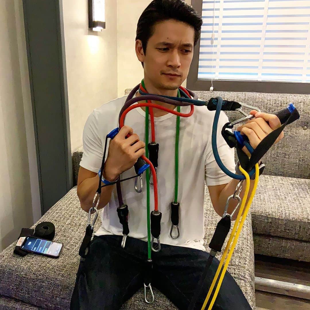 ハリー・シャム・ジュニアのインスタグラム：「Figuring out my gym situation for the next few weeks...#vote」