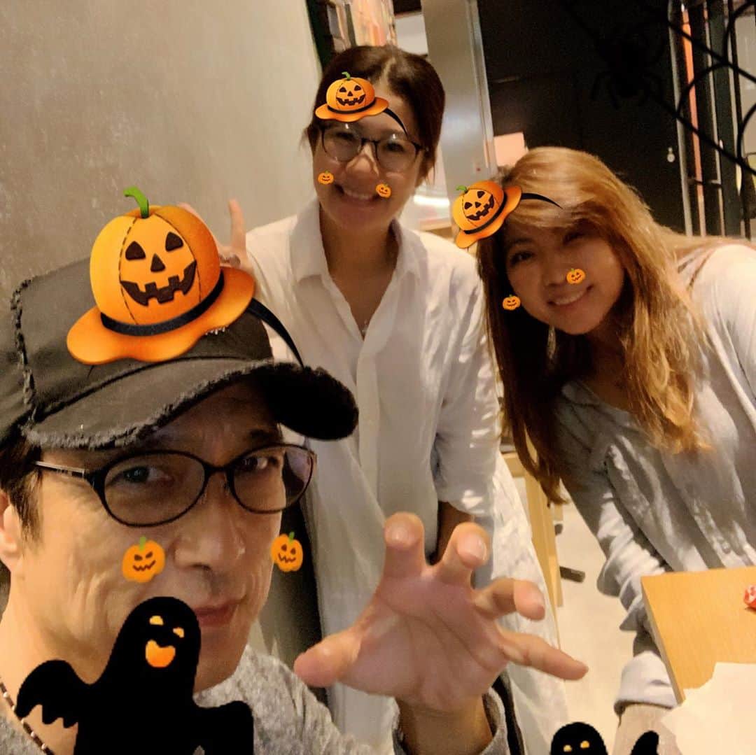 黒田アーサーのインスタグラム：「久しぶりにハワイから帰って来てるミキティと志保と3人でご飯しました😊🥢櫃まぶしめちゃ美味しかったね💕そして久しぶりで楽しかった‼️Happy halloween 🎃 👻  #ハワイから帰国 #ミキティ #久しぶりの再会 #鰻屋 #櫃まぶし美味しかった  #うなぎ菊川4代目 #もうすぐハロウィン」