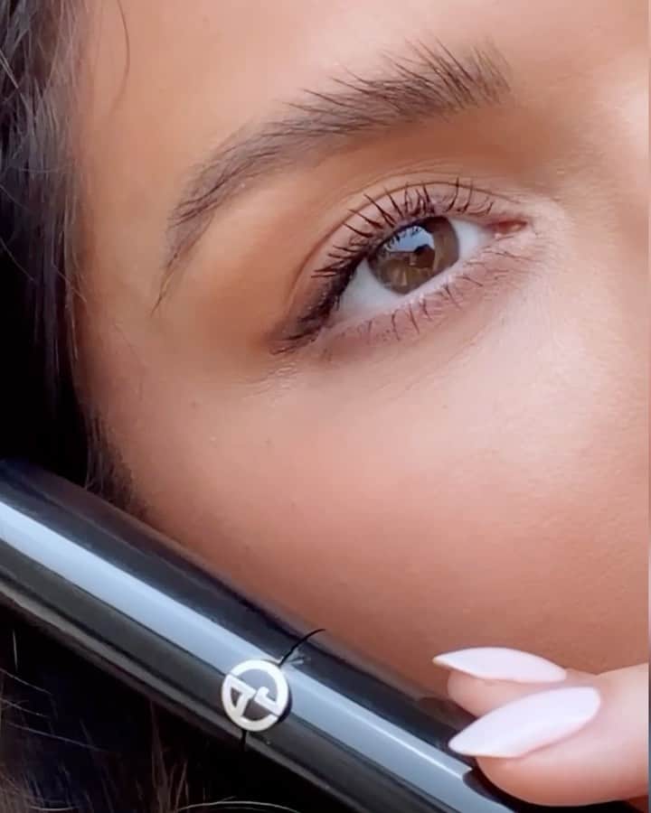 Marianna Hewittのインスタグラム：「No fake lashes here, @armanibeauty Eyes To Kill Mascara gives my natural eyelashes length, lift, and definition. #ad」