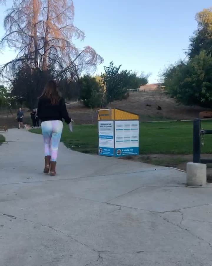 ヘザー・マクドナルドのインスタグラム：「I have voted in every election since I was 18. But none of them counted because I didn’t film it or post it. I guess this is actually my first time voting.  #vote #vote2020 #voteearly #uggs #juicyscoop #stacysmom #drakesmom」