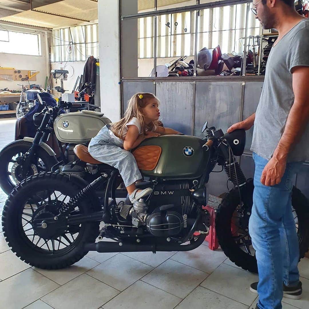 epidemic_motorsさんのインスタグラム写真 - (epidemic_motorsInstagram)「BMW R100 by Bandit Garage @banditgarageportugal  #caferacergram #bmwr100 #bmwmotorrad #bmwlifestyle #caferacerporn #motorbike #motorcycle #bmwcaferacer #caferacersofinstagram #bikersofinstagram #motorcycle #custombike #getoutanddrive #vintagebike #scrambler #pipeburn #moto #design #biltwell #caferacerclub #custombuilt #bmwcustom #bmwboxer #bmwr100 #bmwcustom #caferacer #caferacerxxx #bikecustom #bmwbikes #cool #epidemicmotors #epidemic_motors」10月29日 3時35分 - epidemic_motors