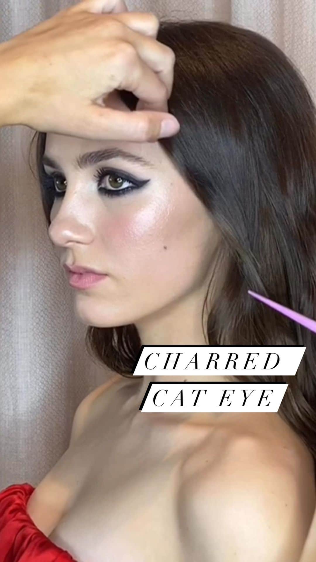 JO BAKERのインスタグラム：「M A U D E • A P A T O W 🇺🇸 Charred #cateye on #maudeapatow @maudeapatow  Hands and #hair @kyleeheathhair  Style @leithclark  #makeup by me #jobakermakeupartist #cateye #makeupartist #makeuplooks #makeupideas #smokey #cateyes #wingedliner #kitty #catlife」