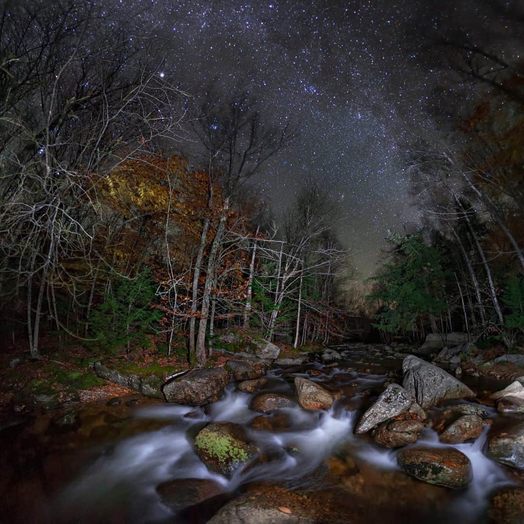 National Geographic Travelさんのインスタグラム写真 - (National Geographic TravelInstagram)「Photos by @babaktafreshi / An October day in Crawford Notch State Park in the White Mountains of New Hampshire. Swipe to see the nighttime view of the scene, and explore more of the world at night photography with me @babaktafreshi. #newengland #newhampshire #autumn #twanight」10月29日 3時39分 - natgeotravel