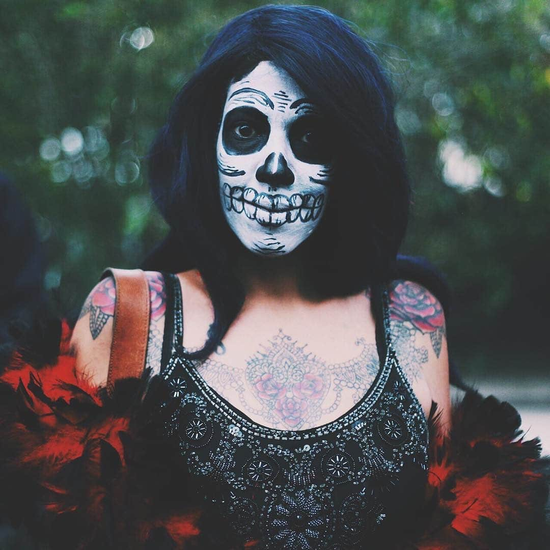 Chad Santosさんのインスタグラム写真 - (Chad SantosInstagram)「#MarchaVirtualDeDiaDeMuertos 💀  #Catrina #catrinamakeup #makeup #skullgirl #sugarskull #diademuertos #dayofthedead #mexicocity #elchadsantos #adorama #gettyreportage #magnumphotos #natgeo #catrin #adorama #メキシコ #メキシコシティ #streetleaks #portrait」10月29日 3時43分 - elchadsantos