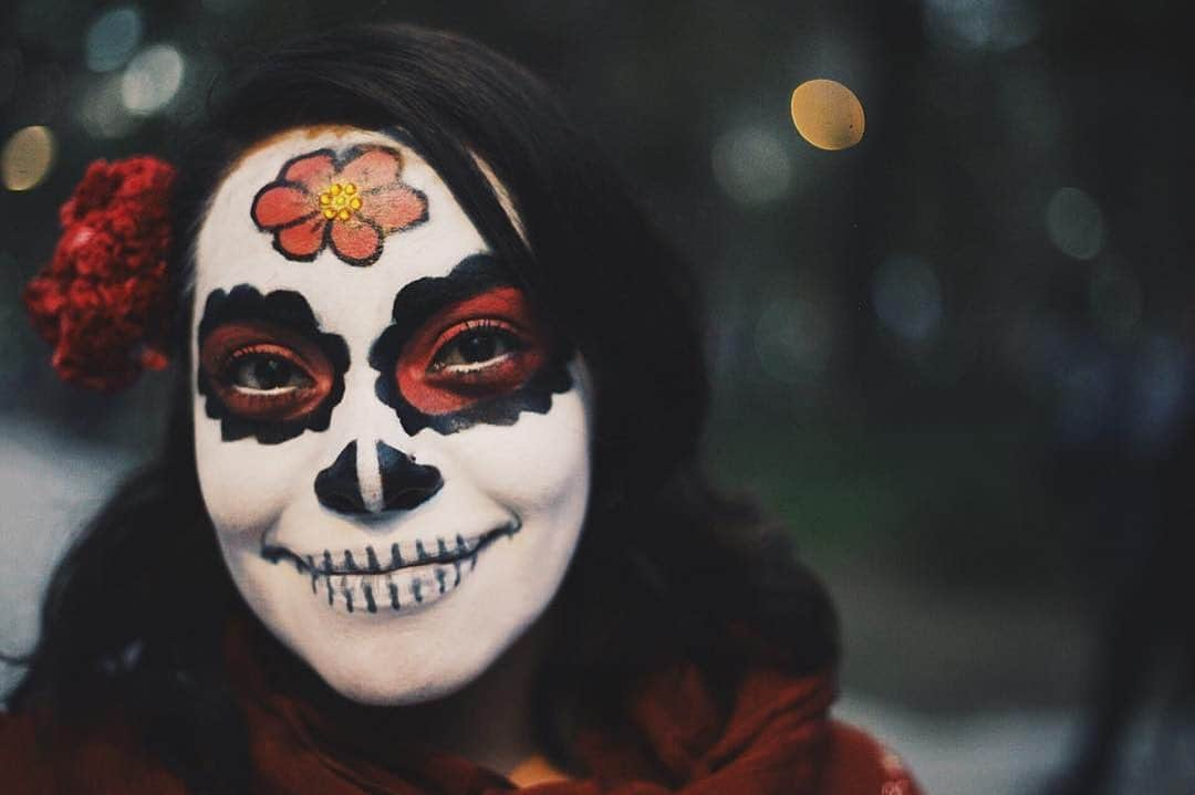 Chad Santosさんのインスタグラム写真 - (Chad SantosInstagram)「#MarchaVirtualDeDiaDeMuertos 💀  #Catrina #catrinamakeup #makeup #skullgirl #sugarskull #diademuertos #dayofthedead #mexicocity #elchadsantos #adorama #gettyreportage #magnumphotos #natgeo #catrin #adorama #メキシコ #メキシコシティ #streetleaks #portrait」10月29日 3時44分 - elchadsantos