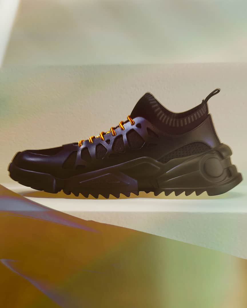 サルヴァトーレ・フェラガモのインスタグラム：「Contemporary yet casual, the gancini stamped sneakers channel a relaxed, off-duty aesthetic with an innovative construction of a fabric sock underlying the leather latticework with an ultra-light rubber sole. #FerragamoAW20」