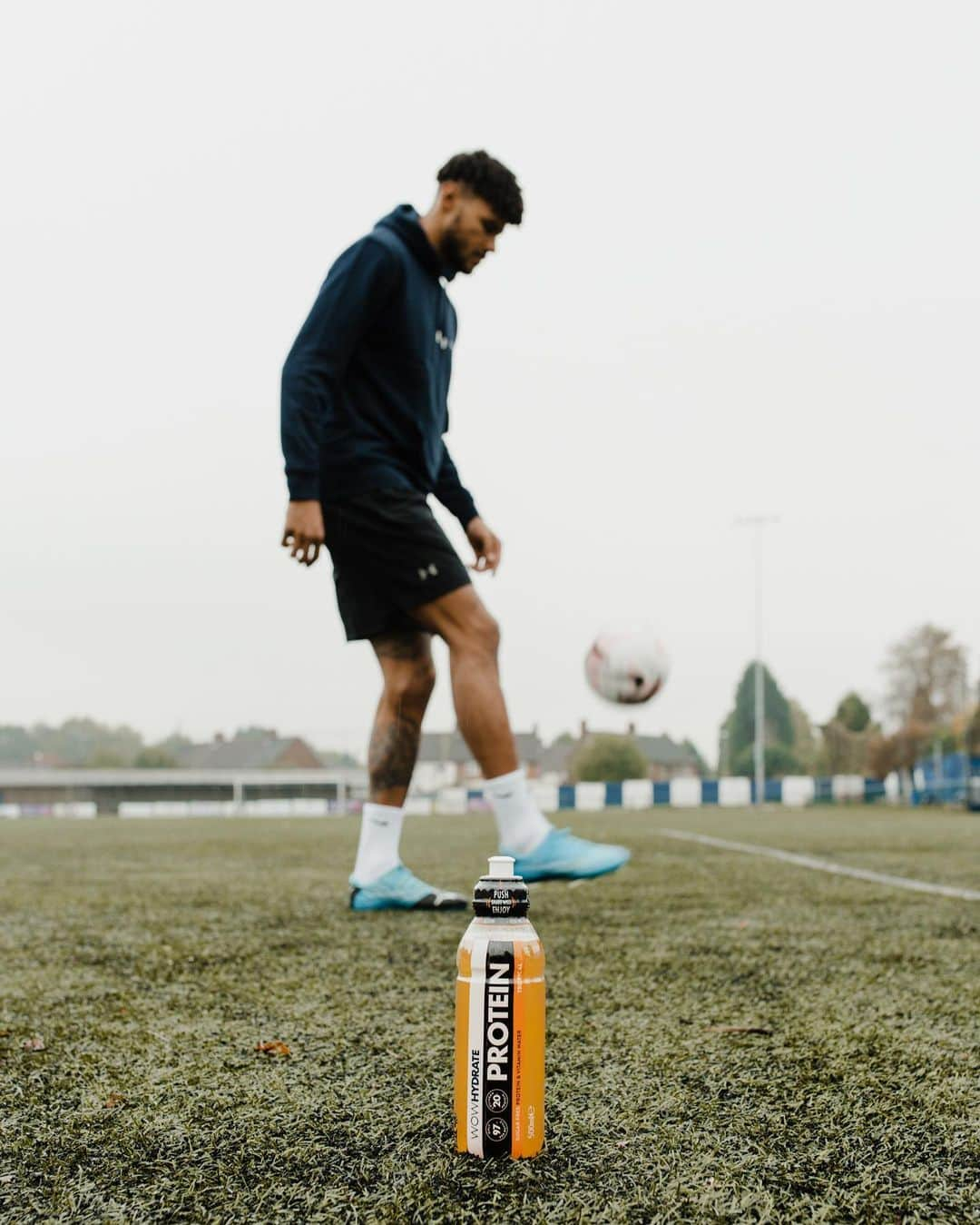 タイローン・ミングスさんのインスタグラム写真 - (タイローン・ミングスInstagram)「Preparing, Recovering and Defending with @wowhydrate 💥 ⚽  The drinks I need to #PushIt to perform at my Best 🙌 Added vitamins in their protein and electrolyte waters means I’m improving my overall health when I hydrate as well! #ad」10月29日 4時12分 - tyronemings