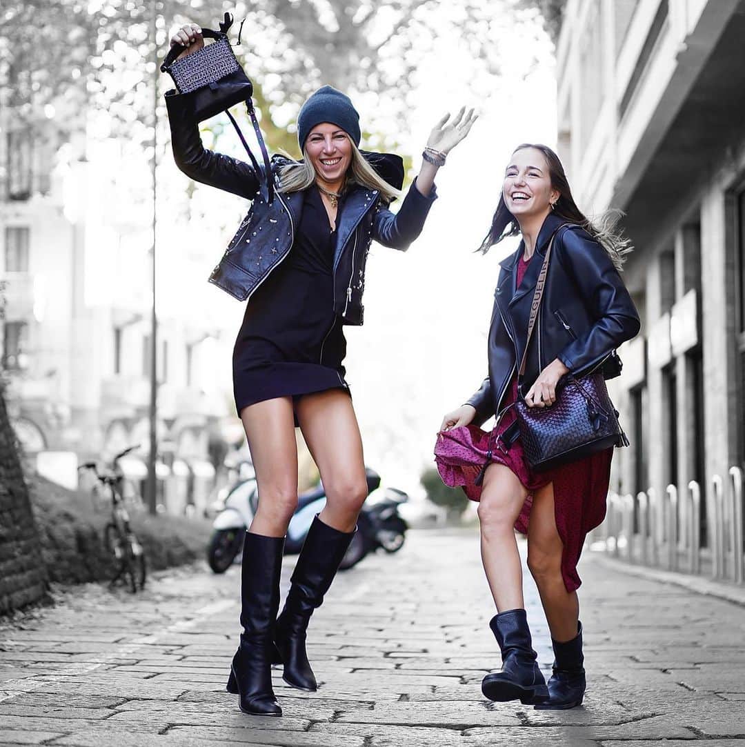 エンリーベグリンのインスタグラム：「Jump for joy is more than an expression.  #handmade#henrybeguelin#bag#shoes#boots#madeinitaly#leather#vegetaltannedleather#」