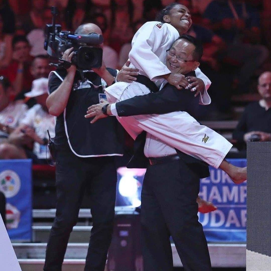 エリカ・ミランダのインスタグラム：「Feliz dia ao esporte que é amor da minha vida! Oss🥋❤️🇧🇷 #happyworldjudoday」
