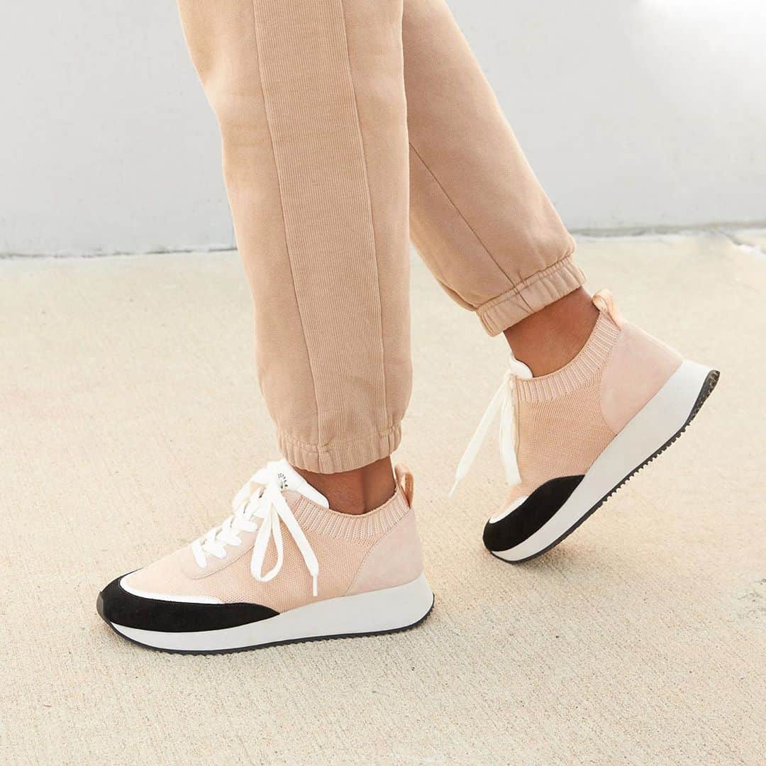 レフラーランドールのインスタグラム：「Remi, a favorite sneaker in our line, has now arrived in this beautiful new tan stretch knit with cement gray and black suede accents. Shop this new arrival exclusively on our site 💖」