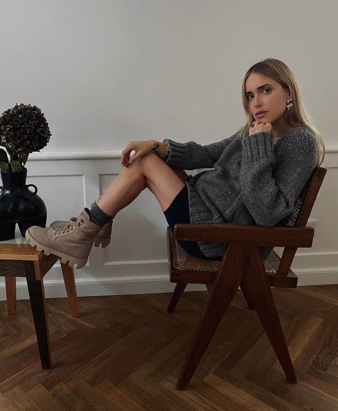 ペニーレ・タイスベックのインスタグラム：「Annonce Cuddled up🐻 @bymalenebirger #mymalene」