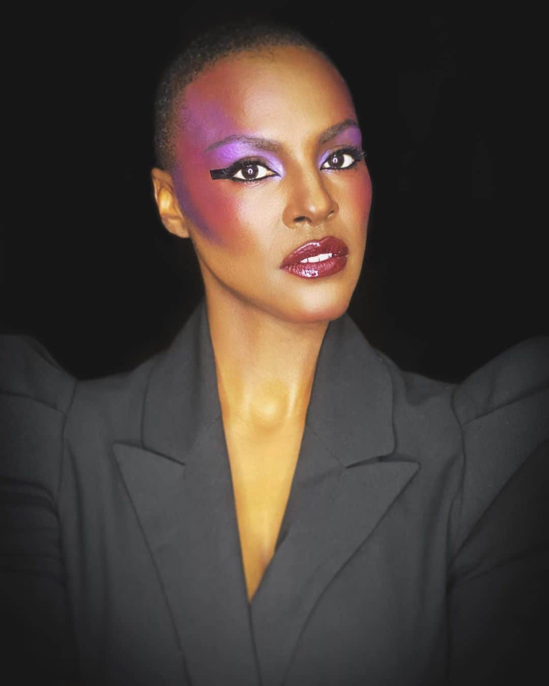 Carolina Gonzalezさんのインスタグラム写真 - (Carolina GonzalezInstagram)「⚡️GRACE JONES VIBES⚡️on @denisenatashawilliams   💄Squared off liner using @armanibeauty Eyes To Kill Lacquered Liner  Luminous Silk Concealer in 11.75  Luminous Silk Foundation in 13.5  Rouge D’Armani in 600 Front Row    AVAILABLE @sephora #ArmaniBeauty #EyesToKill #RougeDArmani #LuminousSilk  #GraceJones #halloween  PHOTO by @seniorsix    #MakeupCarolinaGonzalez  #CGonzalezBeauty  ***BACK STORY  Denise is one of my oldest friends and my 1st glam muse lol. We’ve known each other since we were 12.  33 years later and she still looks like she did in High School!!!!! 💜🤍👯‍♀️」10月29日 4時32分 - cgonzalezbeauty