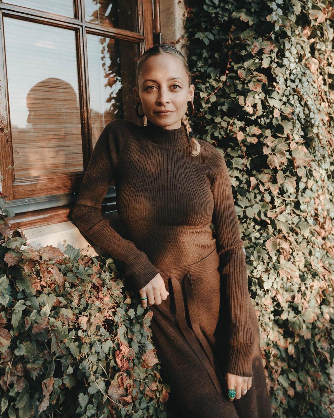 ニコール・リッチーのインスタグラム：「Im ready for a big night of staying in. @houseofharlow1960 loungewear is here and every piece was designed around my favorite sport... watching 90s erotic thrillers while drinking wine and being gorg. 🥂✨」