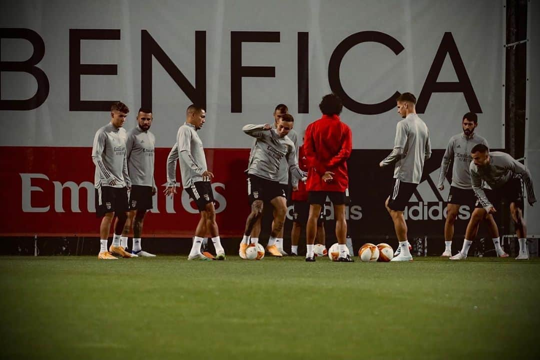 ニコラス・オタメンディさんのインスタグラム写真 - (ニコラス・オタメンディInstagram)「#Europaleague 🦅 #Benfica 📸 #UEL  #DeTodosUm @europaleague」10月29日 4時40分 - nicolasotamendi30