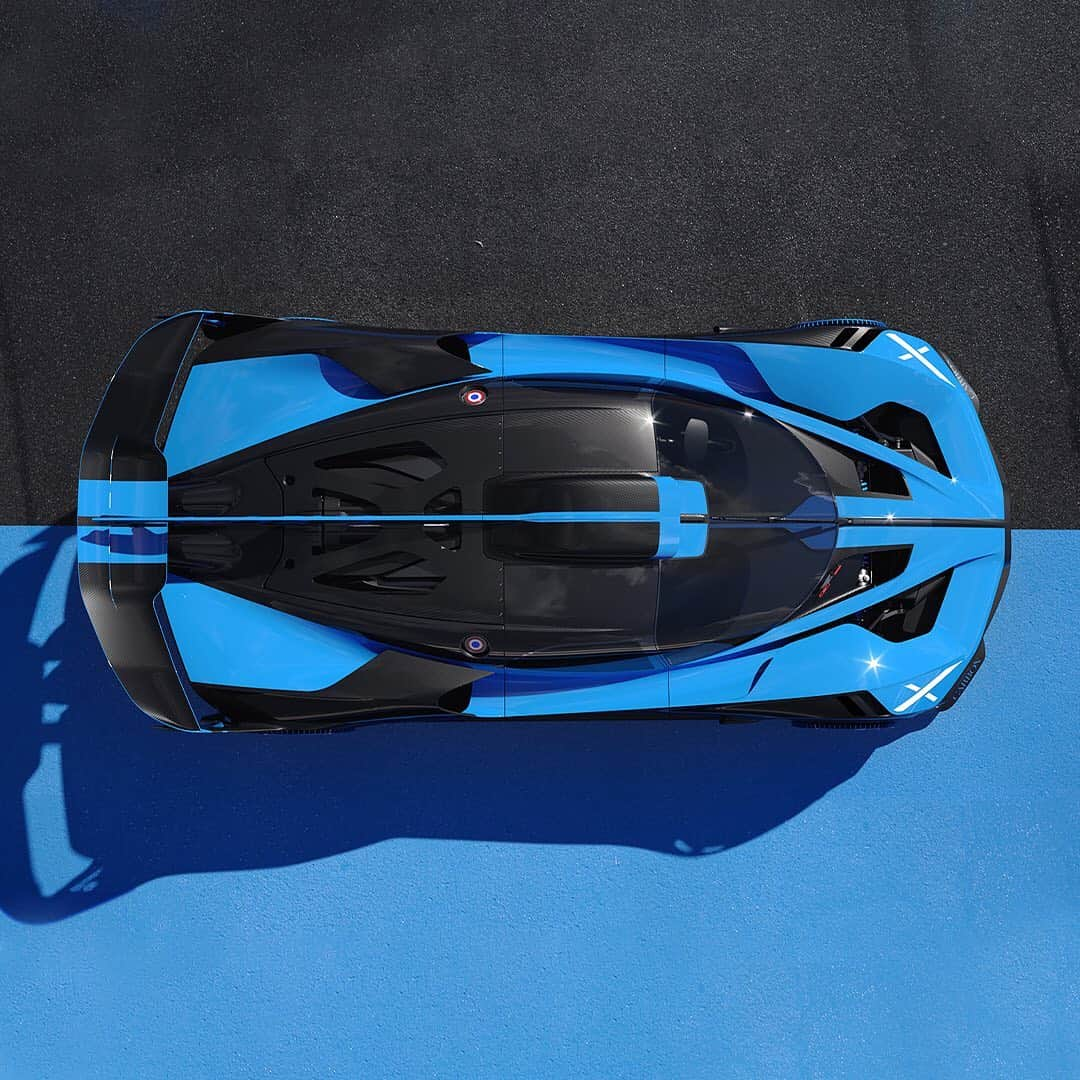 HYPEBEASTさんのインスタグラム写真 - (HYPEBEASTInstagram)「@hypebeastcarclub: @bugatti has built its fastest, most powerful, and lightest car to date — the Bolide. Packing a quad-turbocharged eight-liter W16 engine that produces 1,825 BHP and the same in torque, it weighs just 1,240kg which gives it a power-to-weight ratio of 0.67 kg per HP, meaning it’s got the power of a hypercar in the body that is no heavier than your average supermini. The Bolide’s figures are on par with Formula 1 cars and will continue onto a top speed that’s well above approximately 310 MPH. Combined, the new concept will lap the 12.8-mile Nurburgring Nordschleife circuit in just 5:23.1 minutes. Click the link in bio for more info.⁠⠀ Photo: Bugatti」10月29日 4時42分 - hypebeast