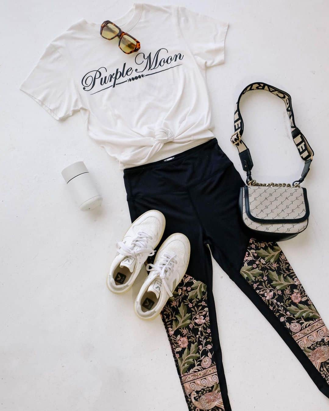 SPELLさんのインスタグラム写真 - (SPELLInstagram)「Easy transition from walk to coffee in our organic cotton Purple Moon Tee + recycled Oasis Leggings ♻️ ~ swipe across to see the back of the tee! #walkalittlelighter」10月29日 4時58分 - spell