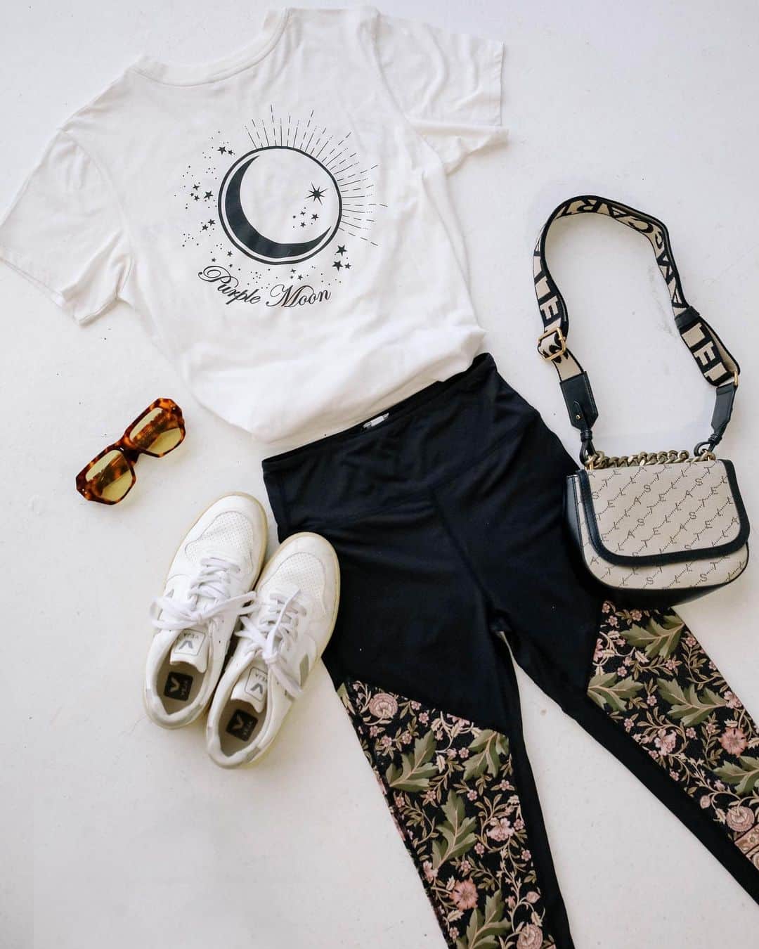 SPELLさんのインスタグラム写真 - (SPELLInstagram)「Easy transition from walk to coffee in our organic cotton Purple Moon Tee + recycled Oasis Leggings ♻️ ~ swipe across to see the back of the tee! #walkalittlelighter」10月29日 4時58分 - spell