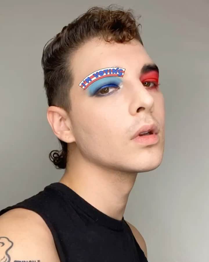 ヴァイオレット・チャチキのインスタグラム：「VOTE」