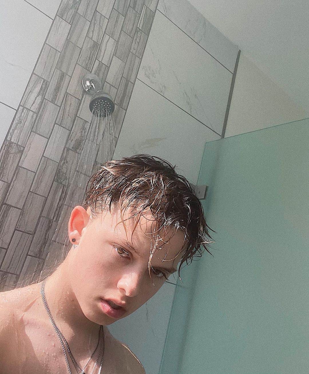 ジェイコブ・ザルトリウスのインスタグラム：「i would know exactly how u feel but we don’t talk now」