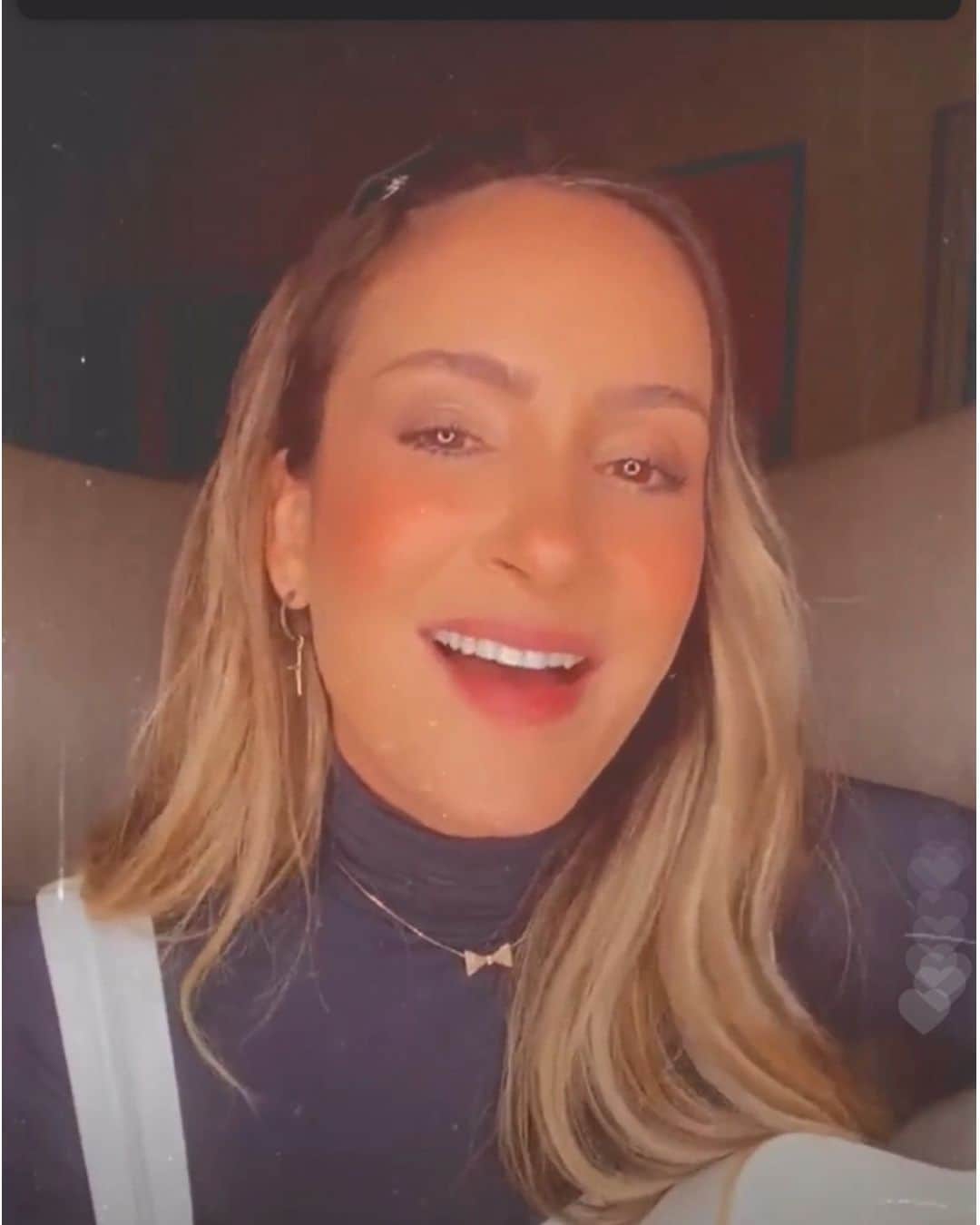 Claudia Leitteのインスタグラム：「Quem acompanhou a live de ontem ouviu uma palhinha de "Rodou", minha nova música com @wesleysafadao que lanço no próximo dia 06. Faz o pre-save para ouvir ela completinha assim que sair, bb! O link tá na bio. 😘 #PreSaveRodou #Rodou」