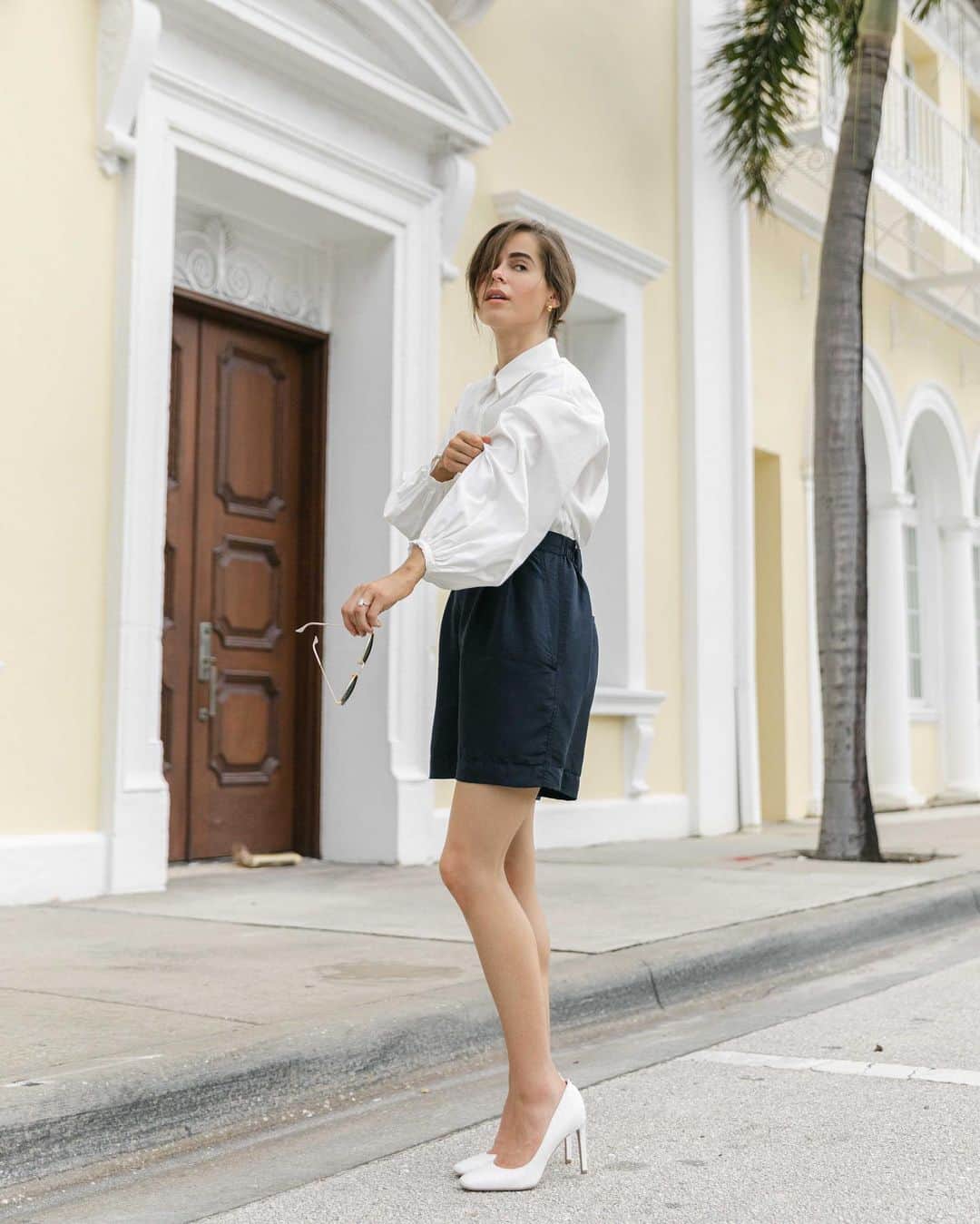 サムエデルマンのインスタグラム：「The BETH, our square-toed pump Styled by @thestylebungalow Tap to shop  #SamEdelman #Fall2020 #HowToStyle #LooksWeLove」