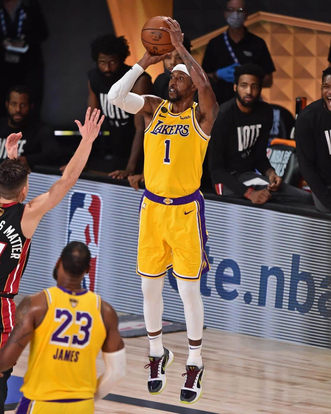 NBAさんのインスタグラム写真 - (NBAInstagram)「Coming up big on both ends during the @Lakers championship run, 👀 the best from @caldwellpope in the #NBAFinals! #BESTofNBARestart」10月29日 6時23分 - nba