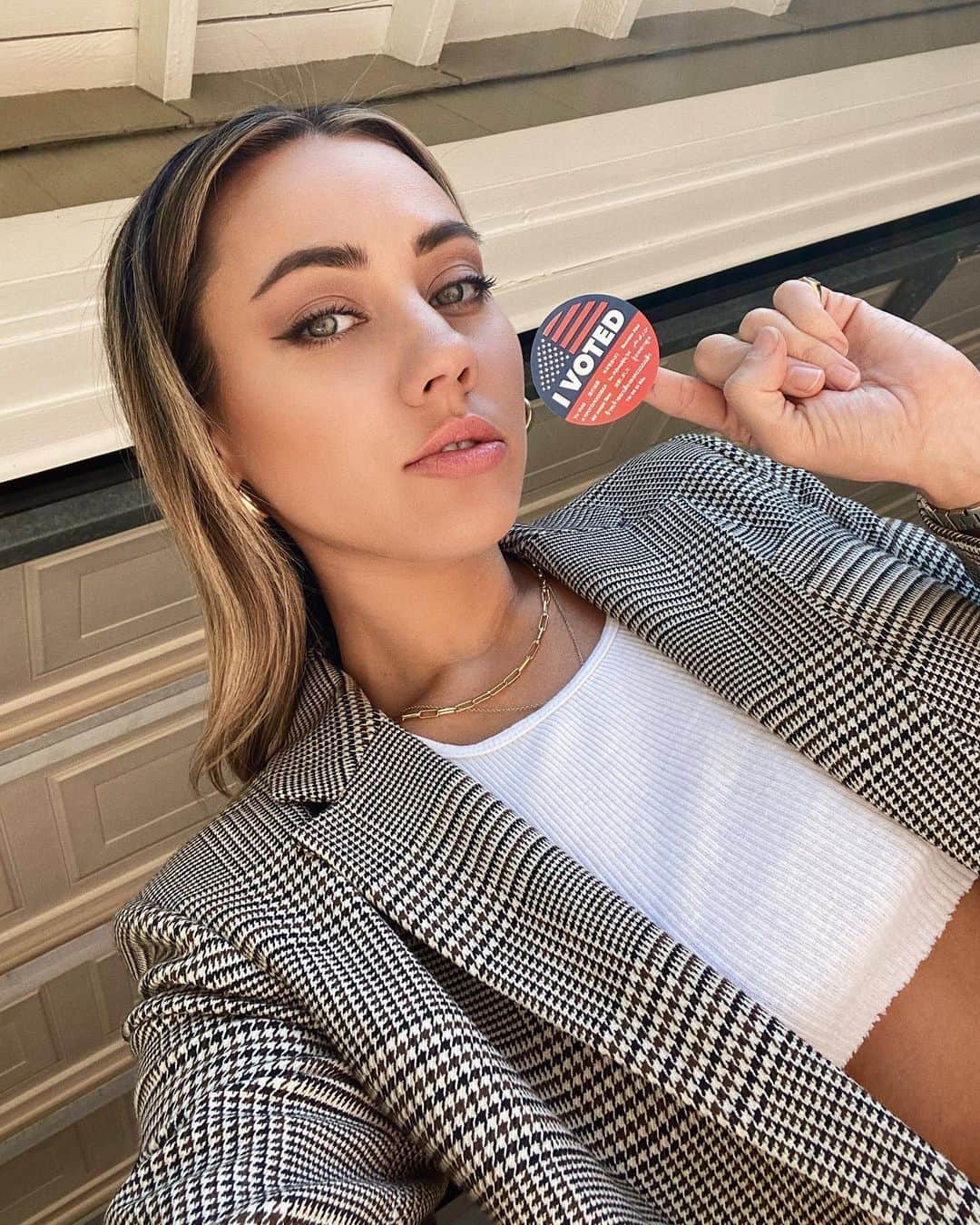 Camden Scottのインスタグラム：「Tag you’re it! GO VOTE!! 💙 #bidenharris2020」