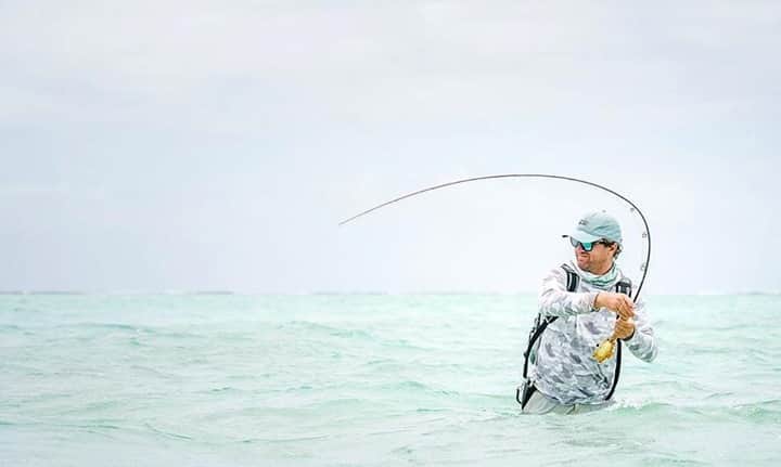 Costa Sunglassesのインスタグラム：「Bent on Trevally. 📷: @keithroseinnesflyfishing @alphonsefishingco @brianchucky #SeeWhatsOutThere #BornOnTheWater」