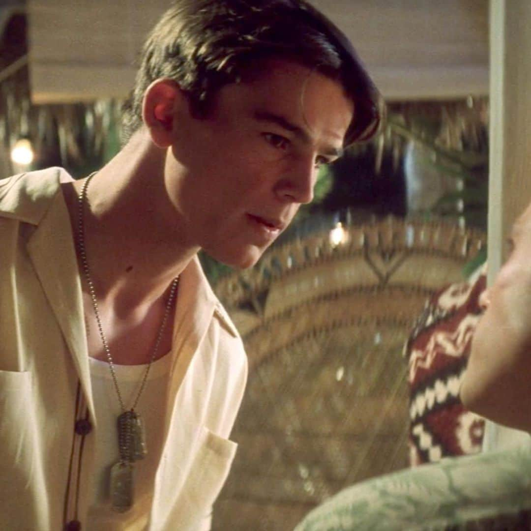 E! Onlineさんのインスタグラム写真 - (E! OnlineInstagram)「Just a reminder that Josh Hartnett was a total dream boat in #PearlHarbor—but where is he now? All the stars who distanced themselves from Hollywood are at the link in our bio. (📷: HBO Max)」10月29日 6時32分 - enews