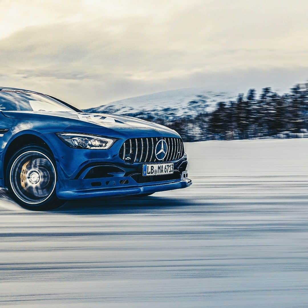 Mercedes AMGさんのインスタグラム写真 - (Mercedes AMGInstagram)「Buckle up for an unforgettable #AMGwinterexperience. Enjoy driving pleasure, lifestyle, and motorsports in their purest form. Book your seat now and get ready for boosting your #DrivingPerformance this winter. amg4.me/nqW159Xz  #MercedesAMG #WorldsFastestFamily」10月29日 18時00分 - mercedesamg