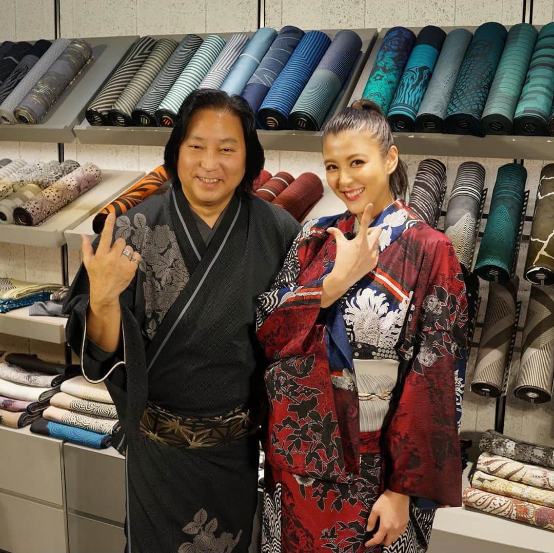源崎トモエのインスタグラム：「JOTARO LIVE ご視聴して頂いた方々ありがとうございました☺️楽しかった〜💛 終始笑いっぱなしでした😆 生着替えで着た着物も素敵でしたし 12年間出せていただいた過去を振り返ってトークしたのも新鮮でした☺️ 見逃した方はアーカイブからも観れるので よろしければ観てみて下さい😌♡ .  https://m.youtube.com/channel/UCI-g0G1eUM691uB7VryT-5w . #jotarosaito #斉藤上太郎  #jotarolive #kimono #kimonostyle #kimonofashion #着物 #着物コーディネート #youtube #youtubechannel」