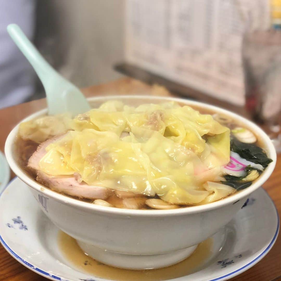 Drac&ouml;がたべしなに。さんのインスタグラム写真 - (Drac&ouml;がたべしなに。Instagram)「街ちうか 僕は飾らない味も好きです。 待ち時間でいにしえの漫画を読みながら興味のないテレビ番組の音をBGMに待つ時間が結構好きです。  #飯テロ #大食い #デカ盛り #トレンド #早食い #オムライス #ワンタンメン #町中華 #中華   #foodstagram #foodporn #foodie #japaneseboy #koreanboy #food #japanesefood #japaneserestaurant #foodlove #foodphotography #trendfood #foodlover #chips #chinese #chenesefood #omlette #ramen #ramennoodles #ramenstagram」10月29日 16時30分 - draco.i