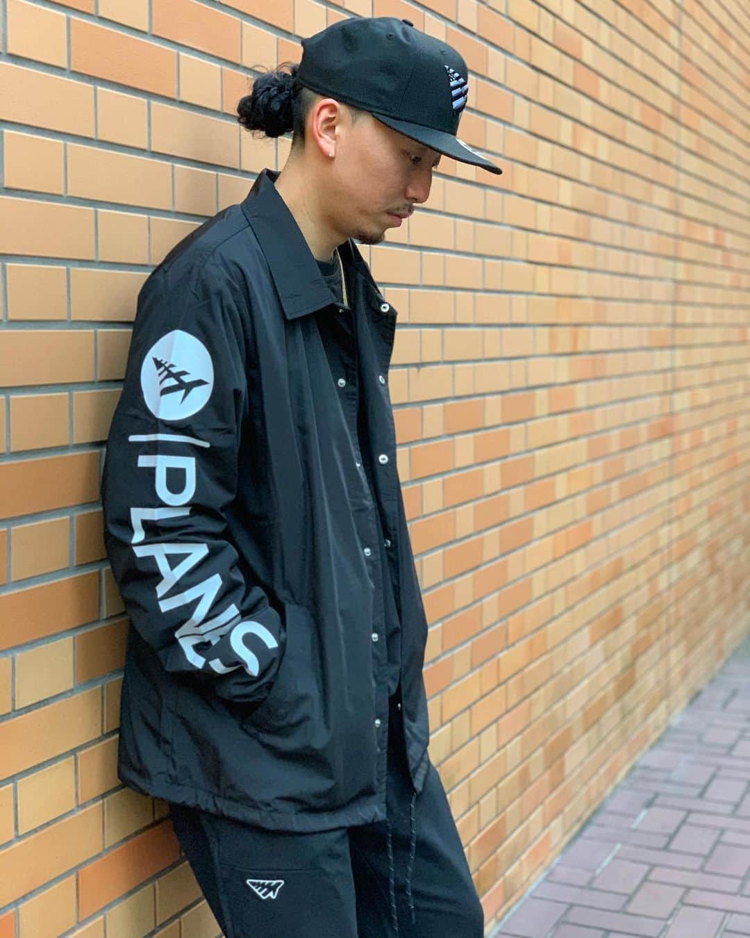 のインスタグラム：「#growaroundnewarrivals  ROC NATION ✈︎ F.W.U. COACH JACKET  PLC CREWNECK SOLID JOGGER SWEATは、 MID-WEIGHT 11.5 OZ STRETCH FRENCH TERRY素材を使用したBODYを使用していてストレッチの効いたSWEAT素材になっています。 172cm 63kgでJACKET、HOODIE 共にLサイズ、SWEAT PANTS Mサイズを着用しています。」
