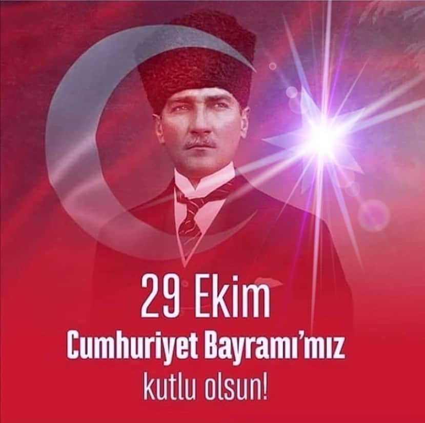 ベレン・サートさんのインスタグラム写真 - (ベレン・サートInstagram)「Cumhuriyetimizin 97. yasi kutlu olsun! #29ekimcumhuriyetbayramı #TurkishRepublicDay🇹🇷」10月29日 16時42分 - berenn_saat