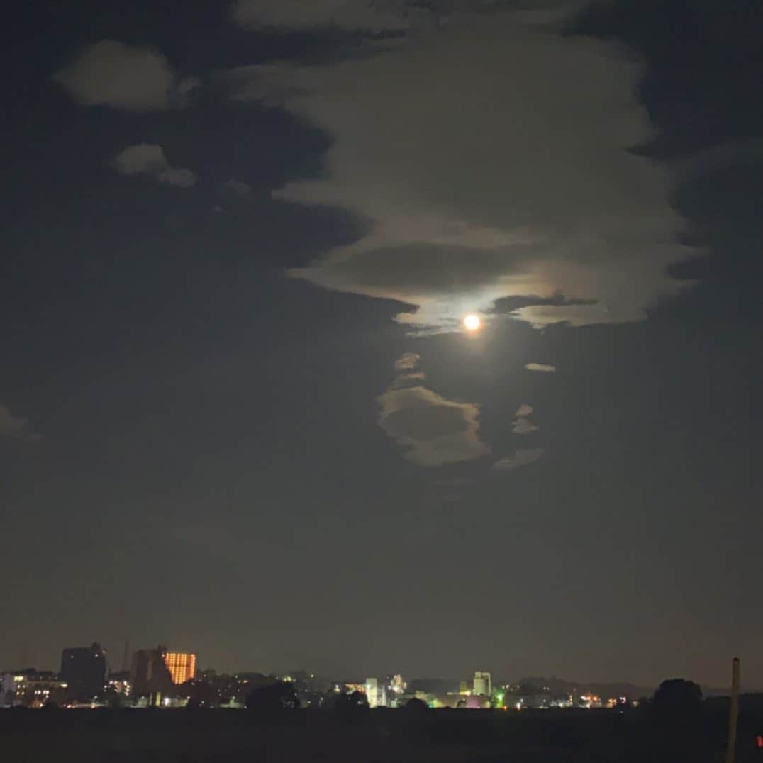 UlalaGirlのインスタグラム：「The night you saw the shooting star in Tokyo. It was night but very bright✨」