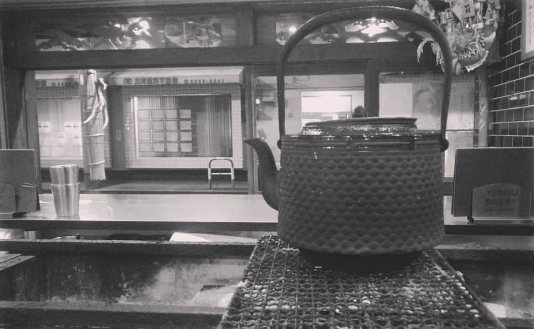 池袋寅箱さんのインスタグラム写真 - (池袋寅箱Instagram)「燗でもやっかい。  #池袋ジビエ#古道具#天然鰻#ジビエ」10月29日 17時10分 - ikebukurotorabako