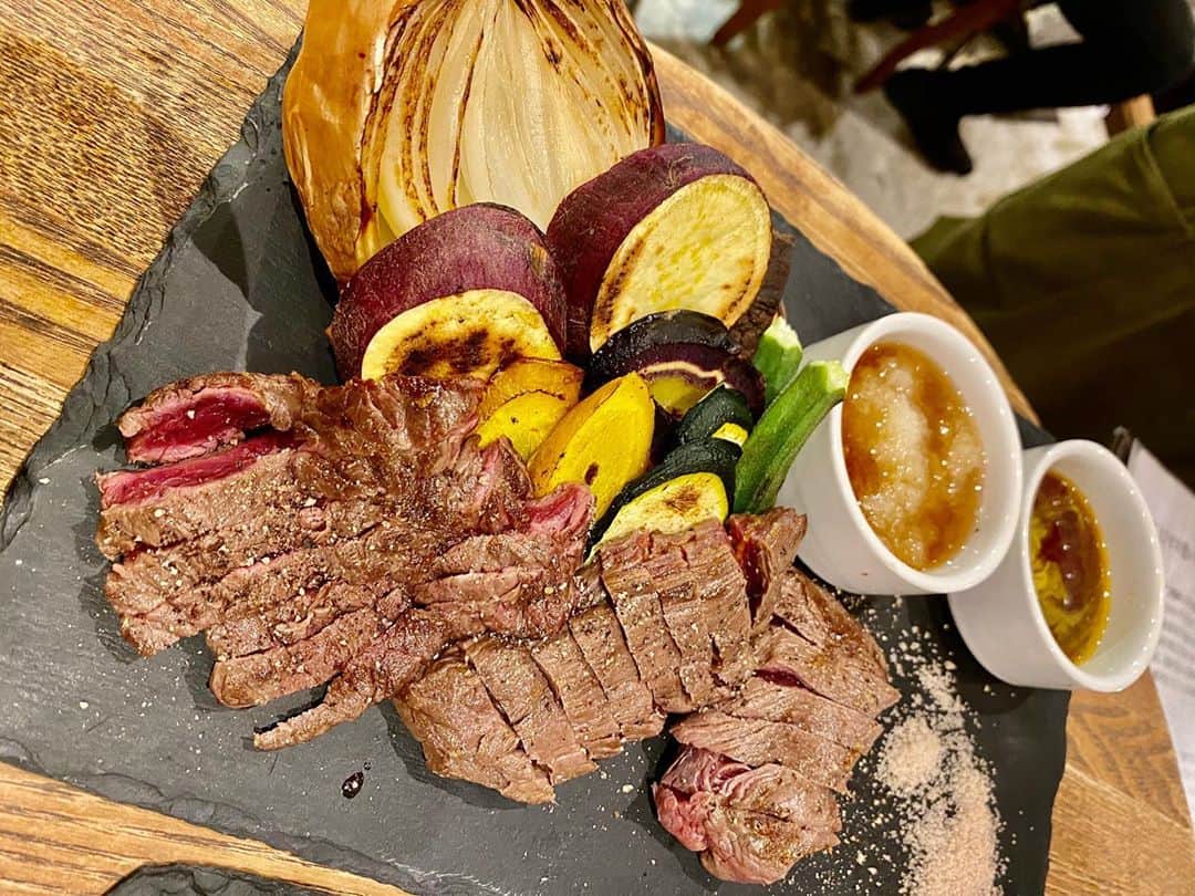 松本旭平のインスタグラム：「肉活しまくってますなぁ。幸せ。馬肉うまし。  #お肉 #馬肉 #dinner #japan #food」