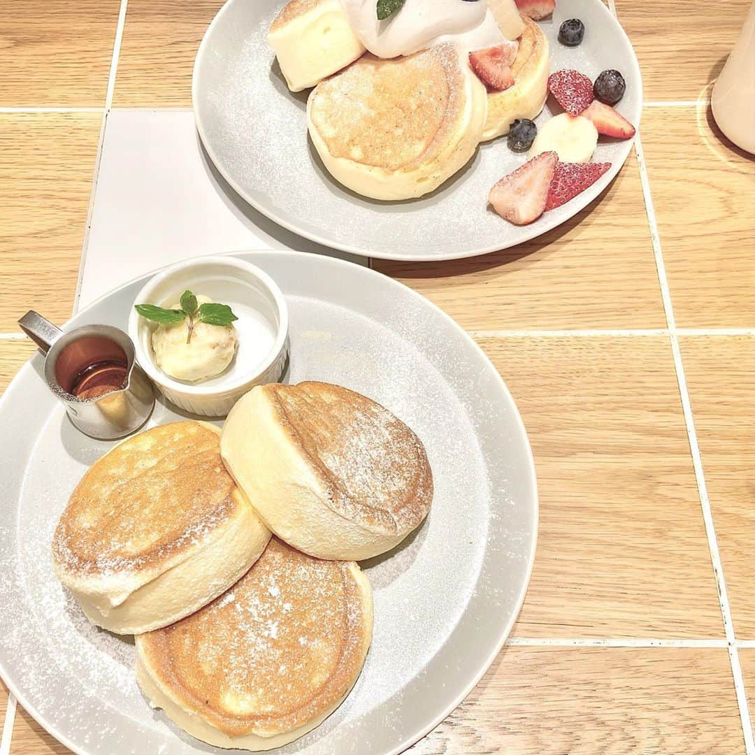 今井瞳さんのインスタグラム写真 - (今井瞳Instagram)「🥞 ㅤㅤㅤㅤㅤㅤㅤㅤㅤㅤㅤㅤㅤ 甘めでした☁️☁️ 友達は満足しておりました！！ 私はパンケーキはシンプルなのか好き◎ 学生の時はチョコが好きだったなぁ 大人になったんだろうなぁ(Ｕ｡･×･｡Ｕ) ㅤㅤㅤㅤㅤㅤㅤㅤㅤㅤㅤㅤㅤ そしてしっかりよりふわふわ派 甘いより甘すぎない派 ㅤㅤㅤㅤㅤㅤㅤㅤㅤㅤㅤㅤㅤ 美味しいとこ見つけたいなぁ🧸」10月29日 17時22分 - i_hitomi_0531