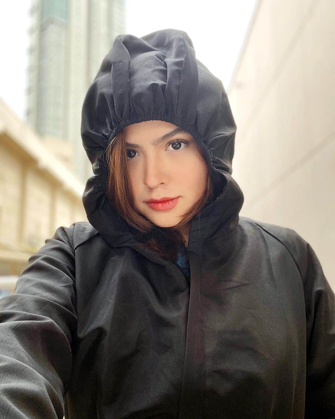 Alexa Ilacadさんのインスタグラム写真 - (Alexa IlacadInstagram)「Rainy szn 🌧  . PPE suit by @styleprotective ♥️ Smile by @ilovemydentistph 😁」10月29日 17時23分 - alexailacad