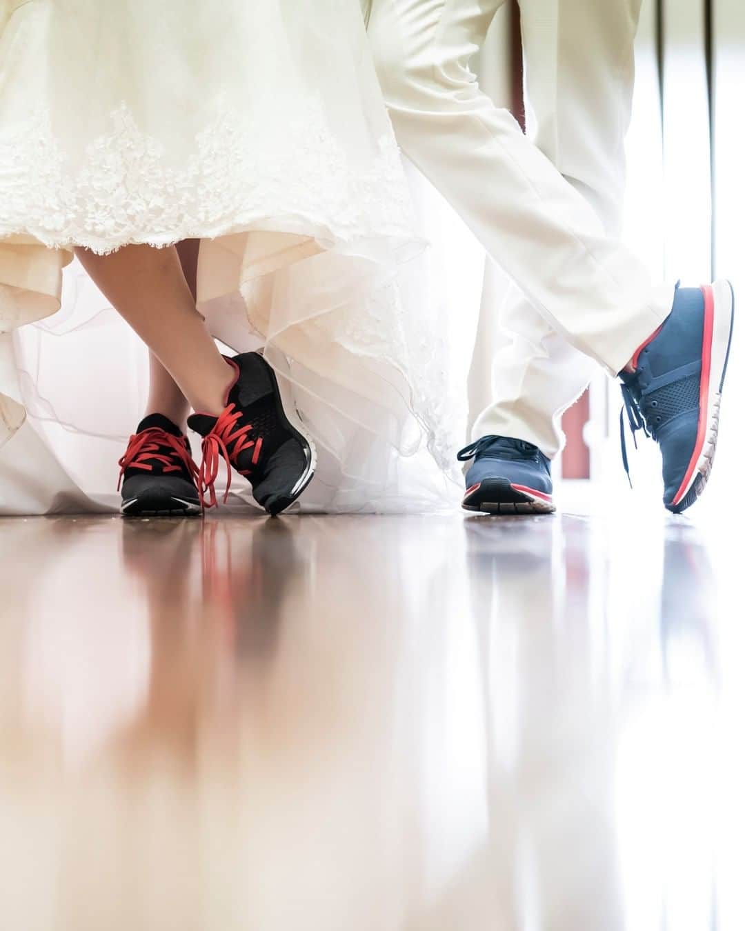 KIYOMIZU京都東山 公式さんのインスタグラム写真 - (KIYOMIZU京都東山 公式Instagram)「@kiyomizu_kyoto_higashiyama をフォローして、 『#kiyomizu京都東山』 『#kiyomizu花嫁』 『#スタイルズ花嫁』 をつけて投稿してくださいね＊ . 1年前の本日＊10月29日に結婚式を迎えたおふたり♡ アンティークな家具が揃う2階のバンケットでは おふたりのこだわりの小物をより一層 素敵に引き出してくれました＊ . ---------------------- . ▼ブライダルフェアの予約は インスタのTOPからcheck⚐ ＞＞＞ @kiyomizu_kyoto_higashiyama . #スタイルズ花嫁 #dress #kyoto #kiyomizu #wedding #ウェディングレポ #チャペル #ブライダルフェア #プレ花嫁 #卒花 #結婚式 #結婚式場 #結婚式準備 #京都 #京都花嫁 #関西花嫁 #京都婚 #令和花嫁  #DRESSY花嫁 #maricuru #シェアーズヘアメイク #10月29日 #ウェディングフォト #撮影指示書 #コーディネート #ホワイエ #結婚記念日」10月29日 17時26分 - kiyomizu_kyoto_higashiyama