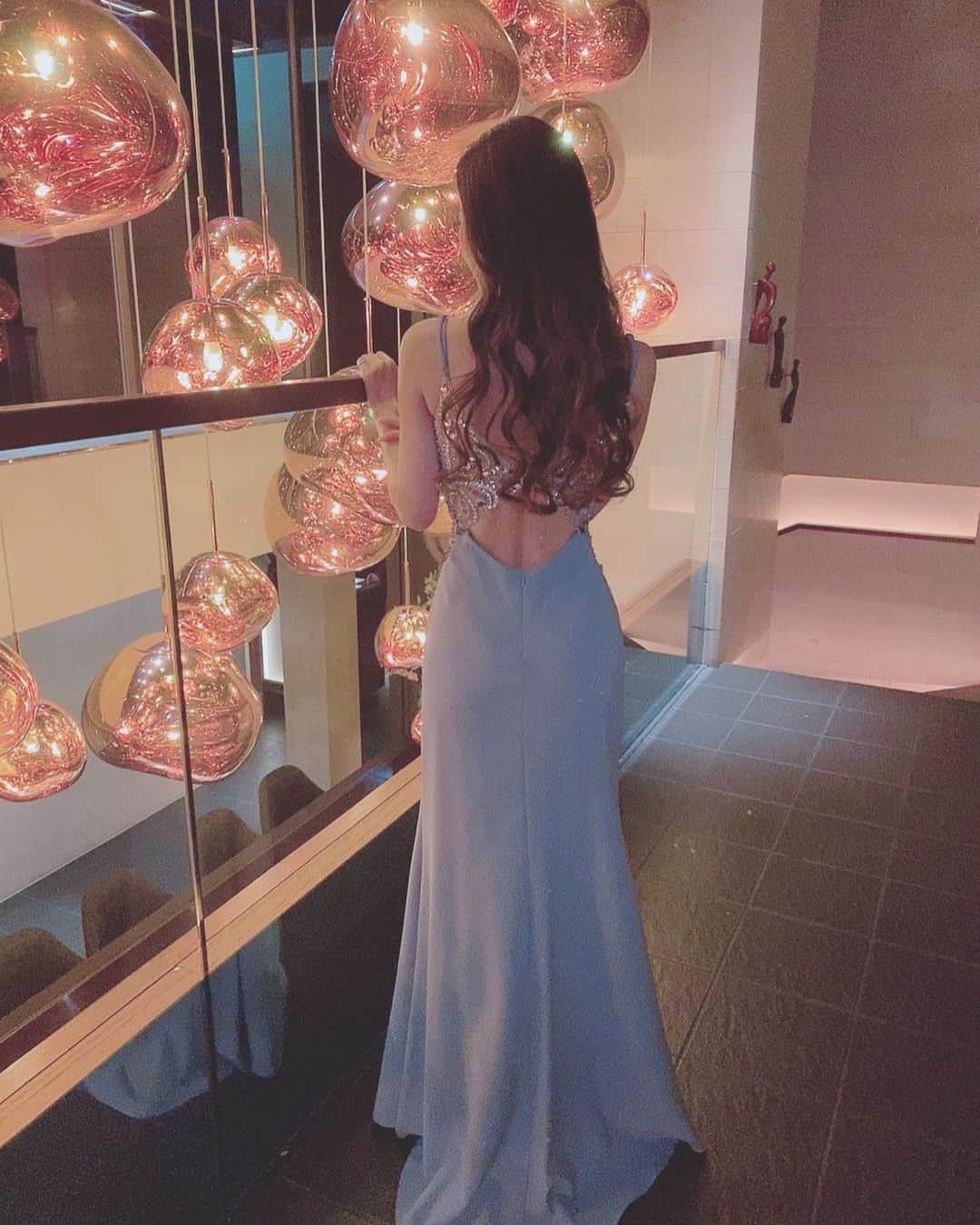 𝐀𝐬𝐚𝐤𝐮𝐫𝐚𝐌𝐢𝐰𝐚 のインスタグラム：「🌙 毎週末が楽しみ…♡ . . #dress #dressup #longdress #AngelR  #hair #hairmake #hairstyle #longhair #makeup #interior #interiordesign #tokyo #roppongi #muserva  #ドレス #ロングドレス #ボディライン #後ろ姿美人 #六本木」