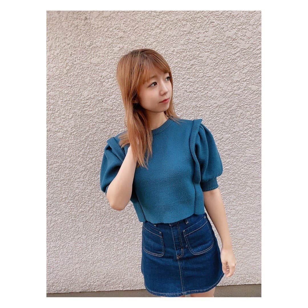 大庭彩歌さんのインスタグラム写真 - (大庭彩歌Instagram)「なかなか着ない色💙 #ニット ・ 2枚目どーいう表情？！😐」10月29日 17時47分 - ooba__ayaka