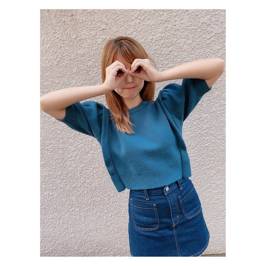 大庭彩歌さんのインスタグラム写真 - (大庭彩歌Instagram)「なかなか着ない色💙 #ニット ・ 2枚目どーいう表情？！😐」10月29日 17時47分 - ooba__ayaka