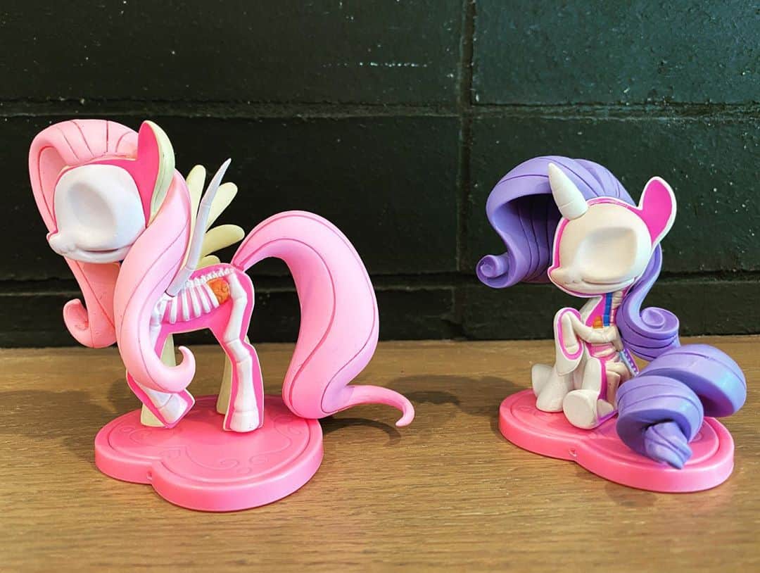 ブレッキン・メイヤーのインスタグラム：「Toy Twednesday! Got some My Little (Dissectible) Pony by the magical @Gummifetus today! #SliceAndPlay」