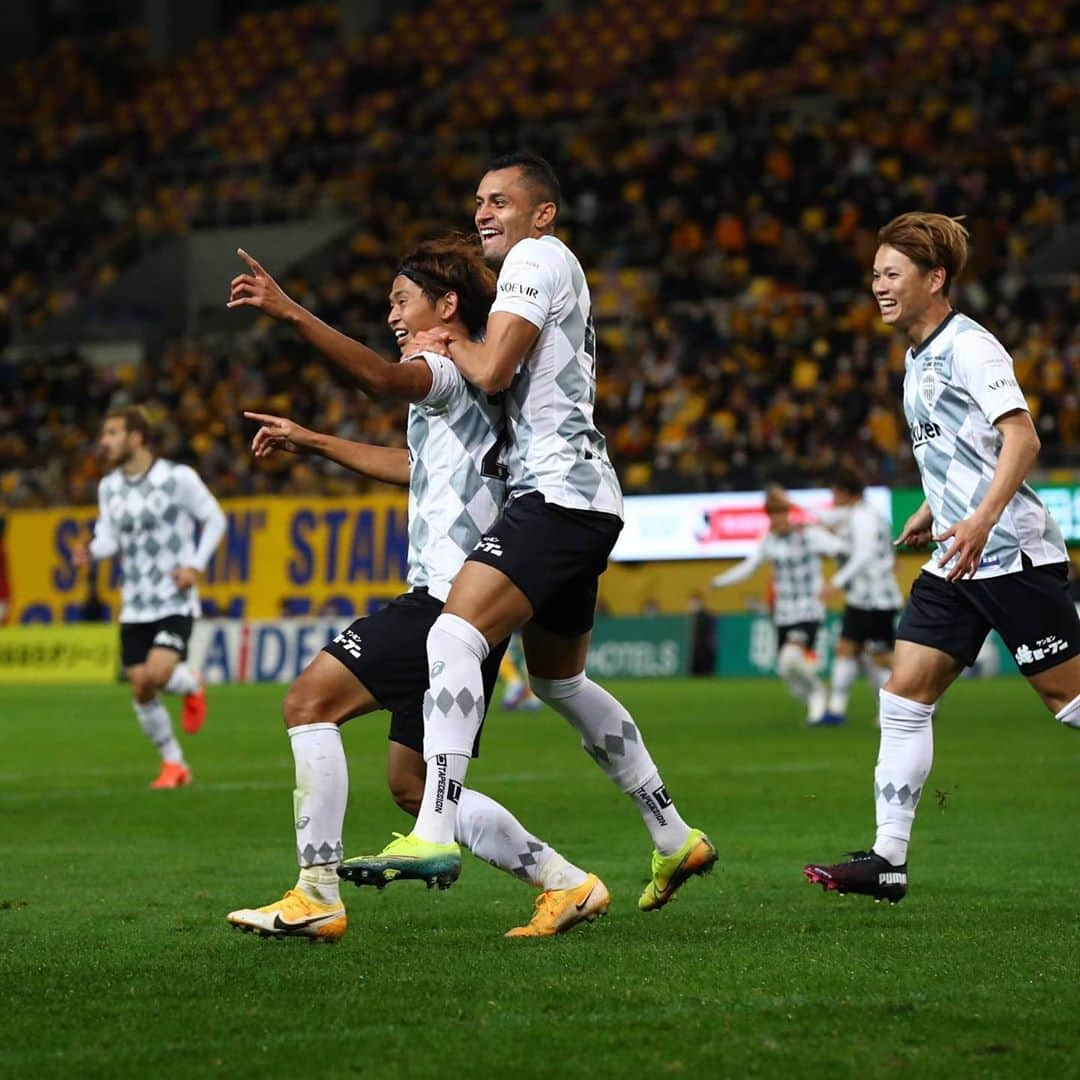 ヴィッセル神戸さんのインスタグラム写真 - (ヴィッセル神戸Instagram)「[MATCH PHOTOS] VEGALTA SENDAI vs. VISSEL KOBE  #vissel #visselkobe #ヴィッセル #ヴィッセル神戸 #Kobe #神戸 #WeAreKobe #KobeForeverForward #一致団結 #JLeague #Jリーグ #DAZN」10月29日 8時55分 - visselkobe